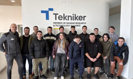 Alumnos de Digitalización de Mantenimiento Industrial, visita a Tekniker